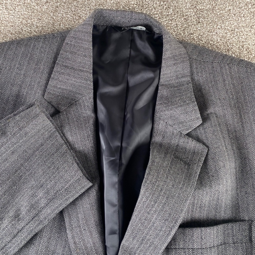 Jos A Bank Classic Collection Grey Herringbone 100% Wool Blazer Sport Coat 44L